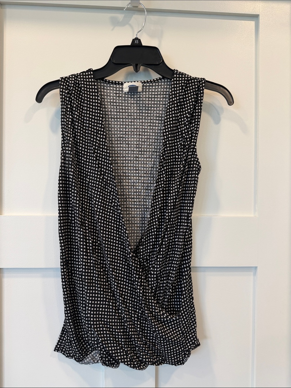 Old Navy Black and White Patterned Knit Top
